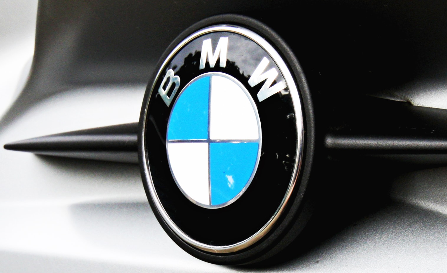  BMW  motorcycle logo  history and Meaning bike emblem